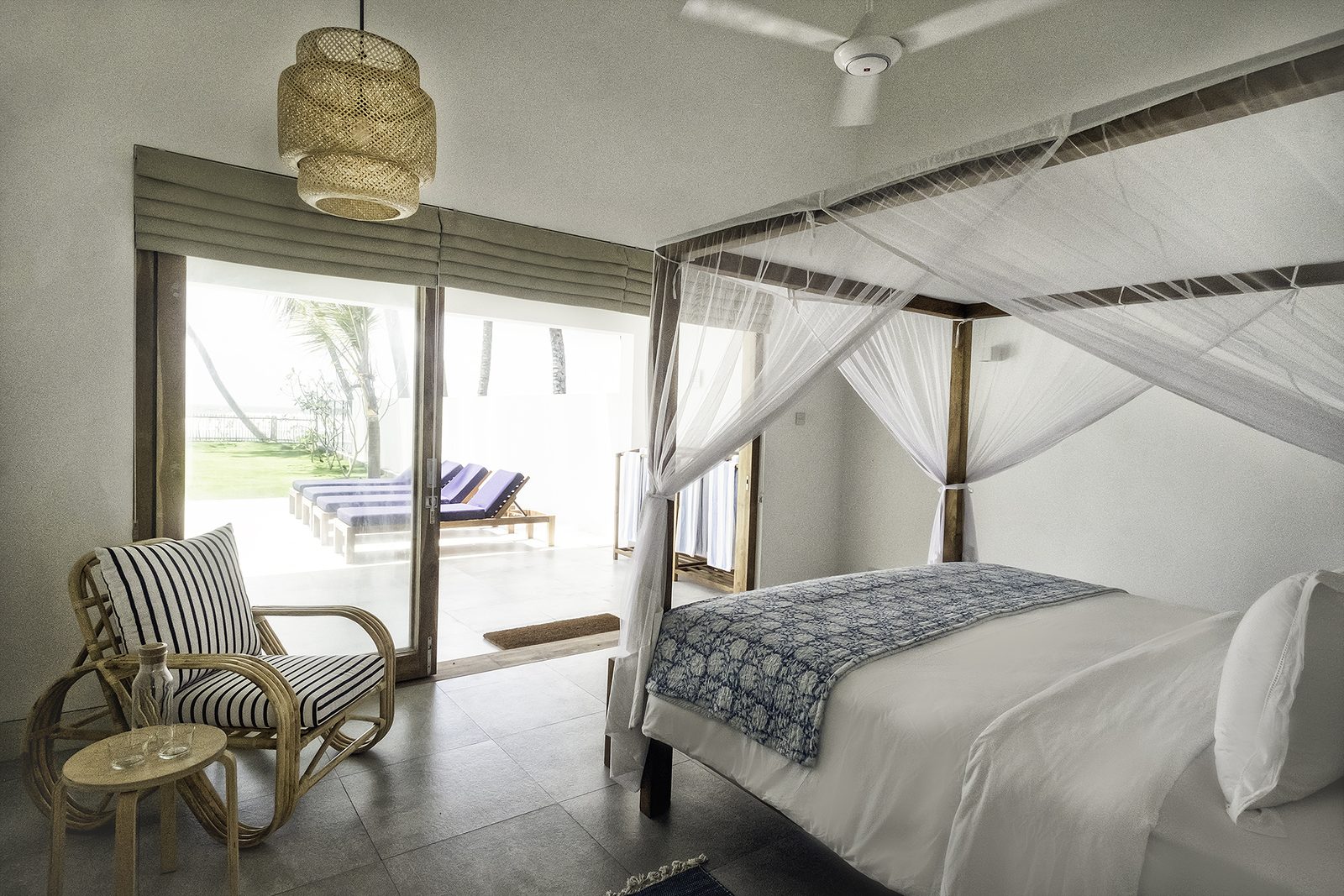 Garden king bedroom looking out to the pool