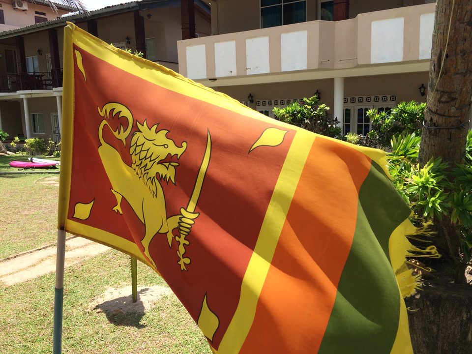 The Sri Lankan flag flying by the beach